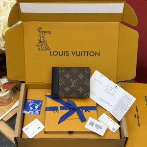 330¥ Premium Full-Steel Wallet, Authentic Design, Top-Grain Cowhide Leather, 163 Dynamic, Boutique-Matching Packaging, Complete Set as Pictured: Packaging, Certificate of Authenticity, Copper Electronic Tag, Gift Bag! M69408